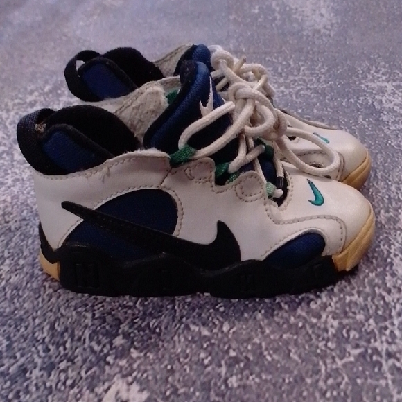NIKE AIR BARRAGE SHOE 150247 10200 SIZE 7Y - Picture 7 of 16